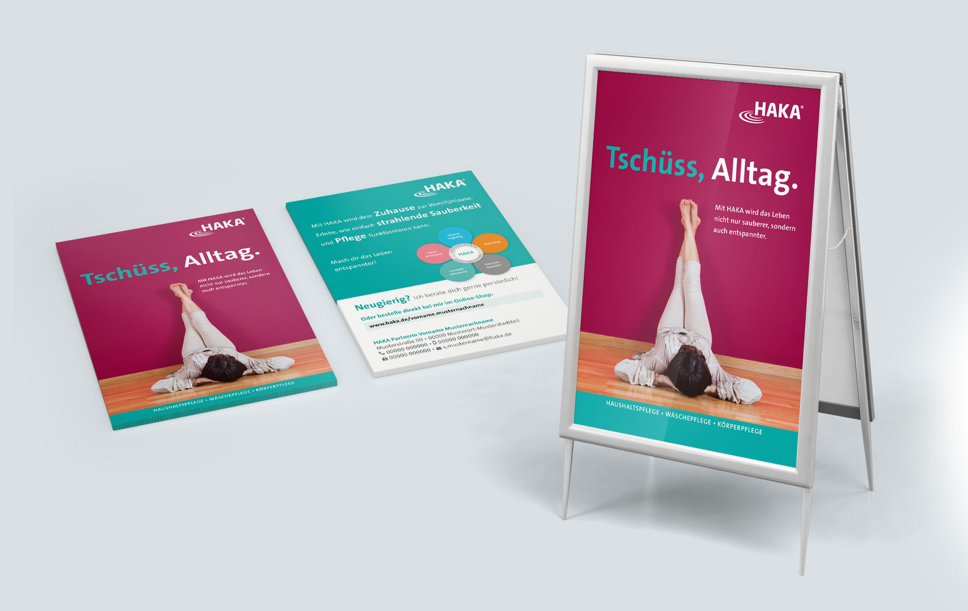 Detailansicht HAKA Roll-ups und Flyer „Tschüss, Alltag“